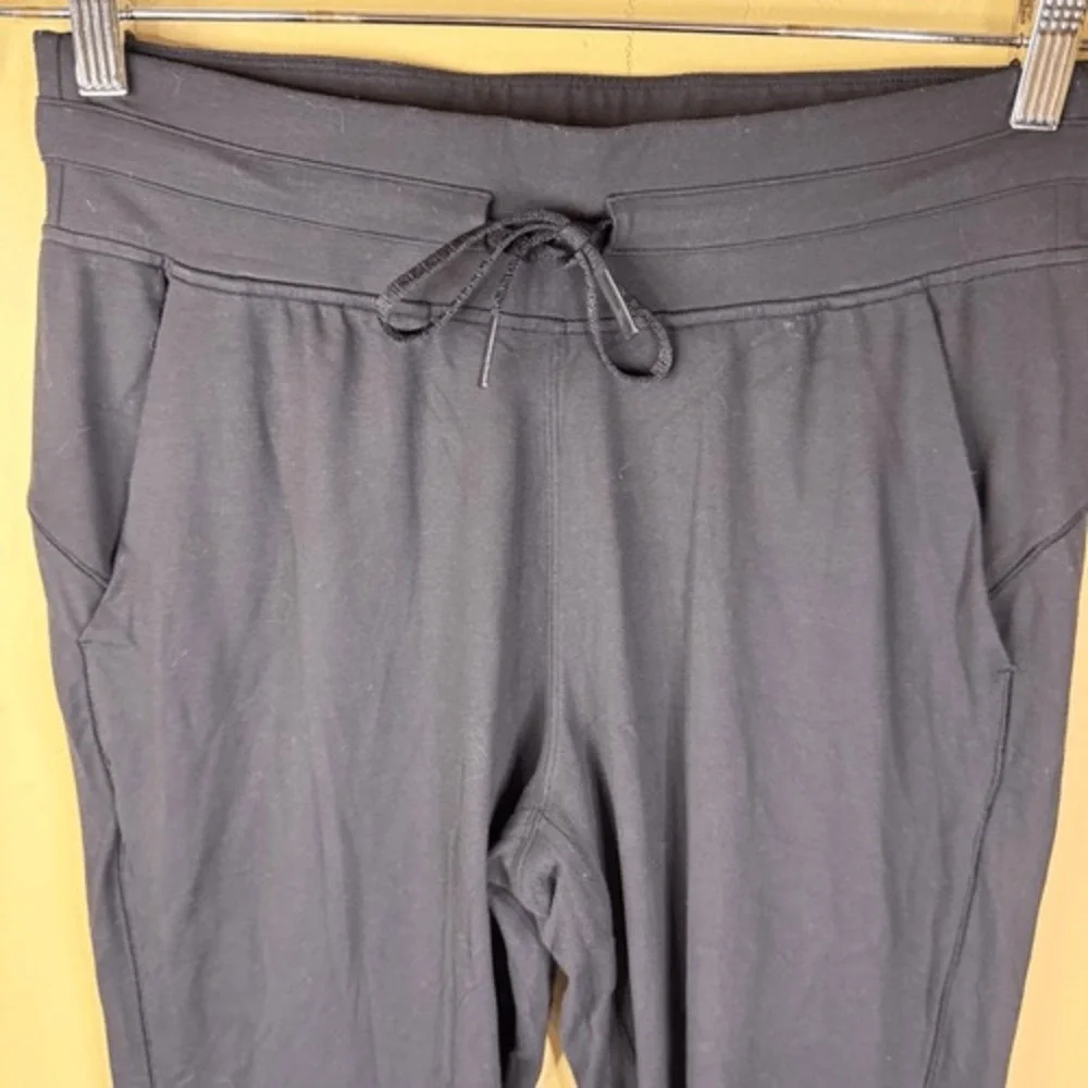 Lululemon On the Fly Jogger Size 8 Womens Black‎ 29